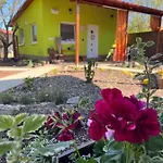 Arvisura Vendeghazak Family And Pet Friendly Zsombo
