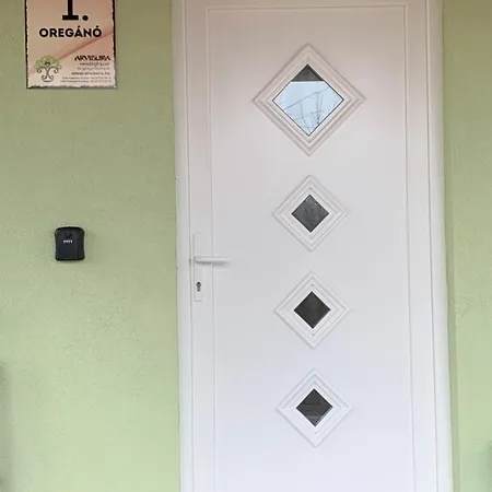 Apartment Arvisura Vendeghazak Family And Pet Friendly Zsombo