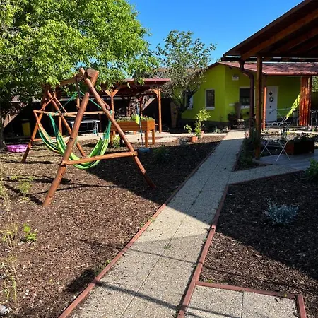 Apartment Arvisura Vendeghazak Family And Pet Friendly Zsombo