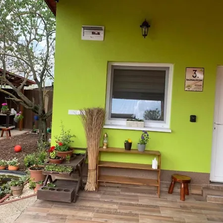 Arvisura Vendeghazak Family And Pet Friendly Zsombo