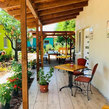 Apartment Arvisura Vendeghazak Family Friendly Transit Zsombo